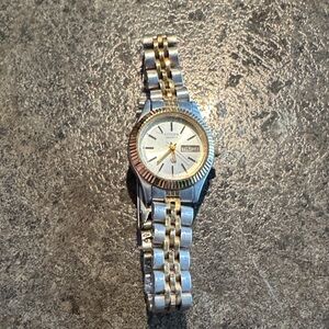 Citizen Ladies Quartz Watch 1002 R15119 RC Silver Gold Date Time Fluted Bezel.